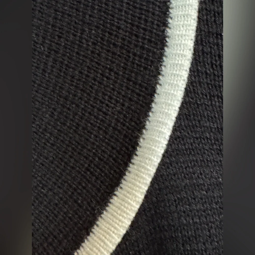 Nieman Marcus Exclusive Cardigan NWOT - Picture 4 of 5